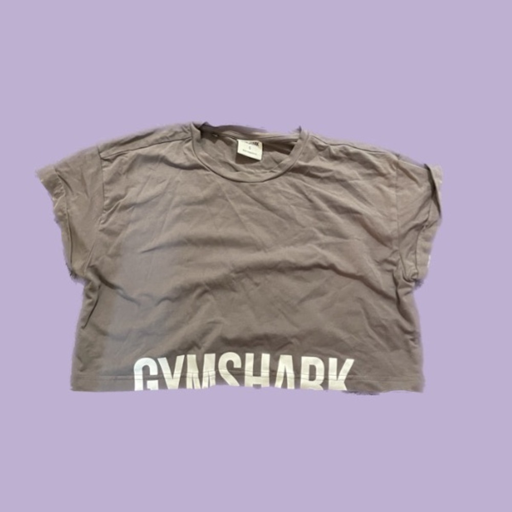 Cropped Gymshark tee